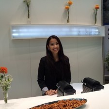 Le Tuyet arbeitet als Messehostess auf der Messe