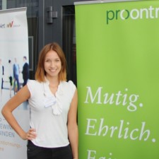 Jana arbeitet als Hostess auf der Messe