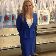 Kathrin arbeitet als Registrierungscounter A-Z & 3. Tag Referentenregistrierung auf der Messe