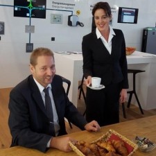 Steffi arbeitet als Messehostess auf der Messe