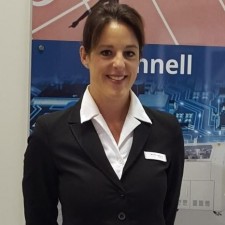 Steffi arbeitet als Messehostess auf der Messe