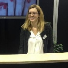 Claudia arbeitet als Messehostess auf der Messe