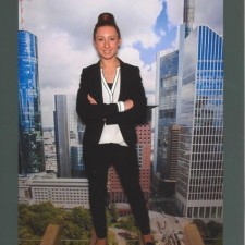 Tamara arbeitet als Messehostess auf der Messe