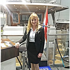 Alina arbeitet als Messehostess Boot Düsseldorf auf der Messe
