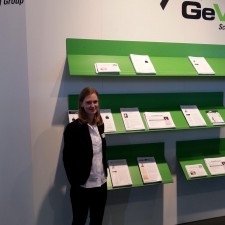 Lena arbeitet als Messehostess auf der Messe
