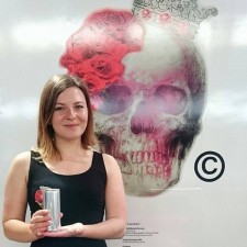 Karina arbeitet als Messehostess auf der Messe