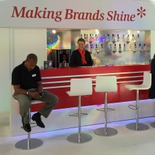 Kimberly arbeitet als Messehostess auf der Messe