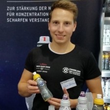 William arbeitet als Messemitarbeiter und Auf/Abbau Helfer auf der Messe