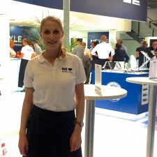 Katharina arbeitet als Host/ess auf der Messe