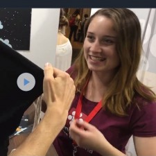 Katrin arbeitet als Messehostess auf der Messe