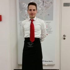 William arbeitet als Servicekraft auf der Messe