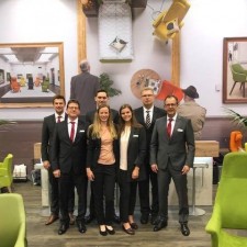 Rieke arbeitet als Messehostess auf der Messe