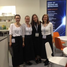 Marie-Luise arbeitet als Messehostess/Servicekraft auf der Messe