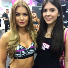 Natalie arbeitet als Promoter auf der Messe