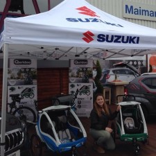 Emmylou Sophie arbeitet als Messehostess auf der Messe