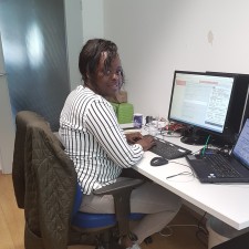 Johanna bei der Arbeit