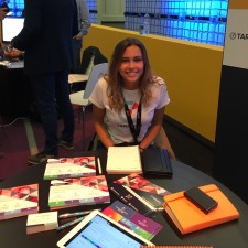 Jennifer La Dell arbeitet als Sales assistant auf der Messe