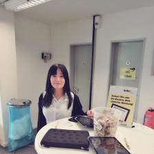 Yi bei der Arbeit