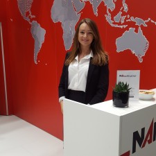 Elina arbeitet als Messehostess auf der Messe