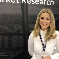 Sophia Charlotte arbeitet als Promoter auf der Messe