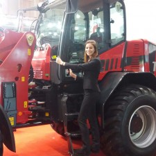 Leticia arbeitet als Messehostess auf der Messe