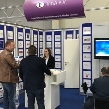 Christina arbeitet als Messehostess auf der Messe