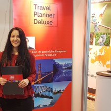 Sina arbeitet als Messehostess auf der Messe