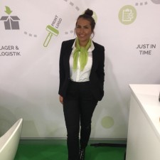 Maike arbeitet als Messehostess auf der Messe