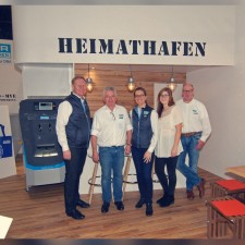 Jennifer arbeitet als Messehostess auf der Messe