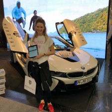 Melissa arbeitet als Promoter auf der Messe