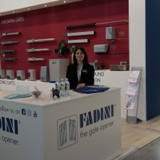 Cara arbeitet als Modelhostess auf der Messe