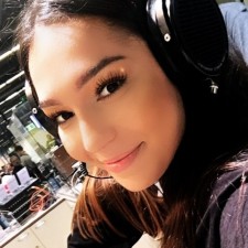 Melek arbeitet als Messehostess auf der Messe