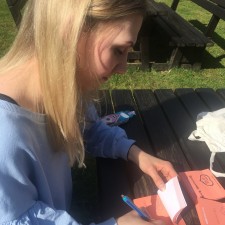 Ines bei der Arbeit