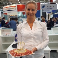 Stephanie arbeitet als Messehostess / Servicekraft Theke auf der Messe