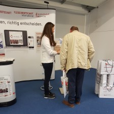 Leonie bei der Arbeit