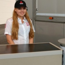 Anna-Sophie arbeitet als Eventhelfer auf der Messe