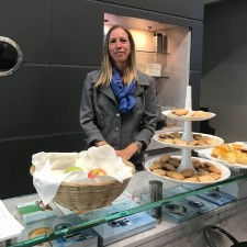 Bianca arbeitet als Messehostess auf der Messe