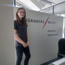 Nicole bei der Arbeit