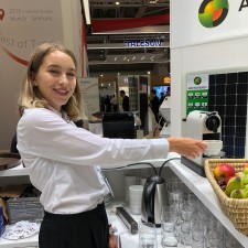 Lena bei der Arbeit