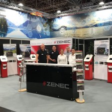 Jill arbeitet als Messehostess auf der Messe