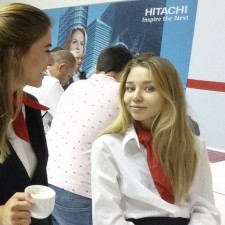 Svetlana arbeitet als Messehostess auf der Messe