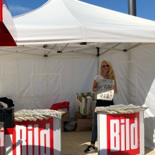 Darlene Nicole arbeitet als Promotion bei der In Water 8.-9. September auf der Messe