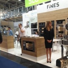Nina arbeitet als Messehostess auf der Messe