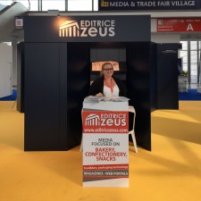 Pauline arbeitet als Messehostess auf der Messe