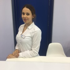 Neeltje arbeitet als Messehostess auf der Messe