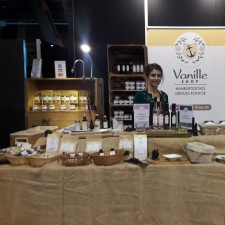 Emily arbeitet als Messehostess auf der Messe