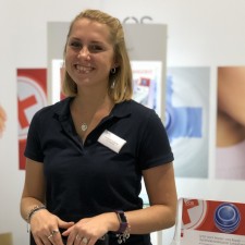 Annabelle arbeitet als Messehostess auf der Messe