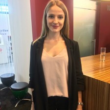 Katharina arbeitet als Messehostess auf der Messe