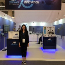 Julia arbeitet als Messehostess auf der Messe