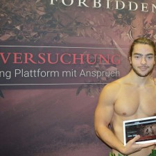 Florian arbeitet als Messehostess auf der Messe